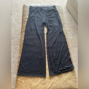 Stretchy Black Wideleg pants with pockets! Super cute and comfortable